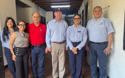 El Encargado de Negocios de EE.UU. visita el Centro Colombo
